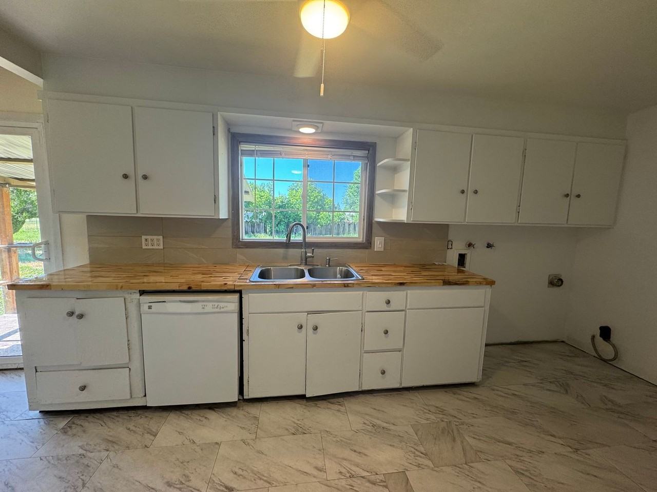 3630 Laverne Ave - Photo 4 of 17