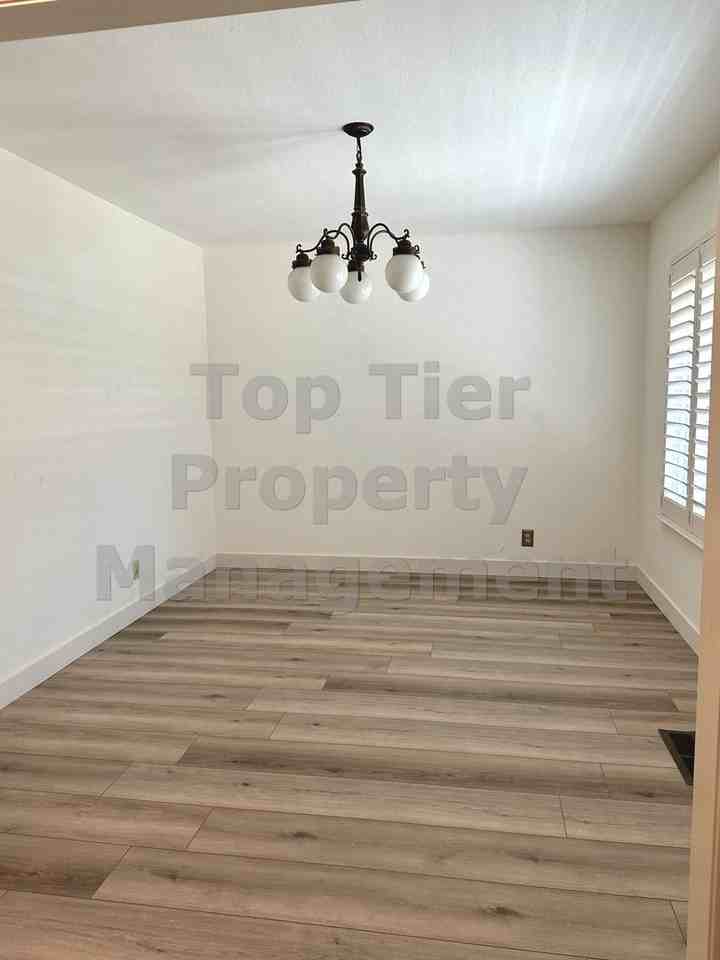 2265 Walnut Blvd - Photo 4 of 17