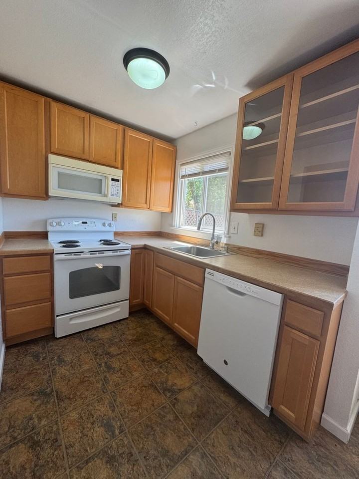 1818 Birch St - Photo 2 of 9