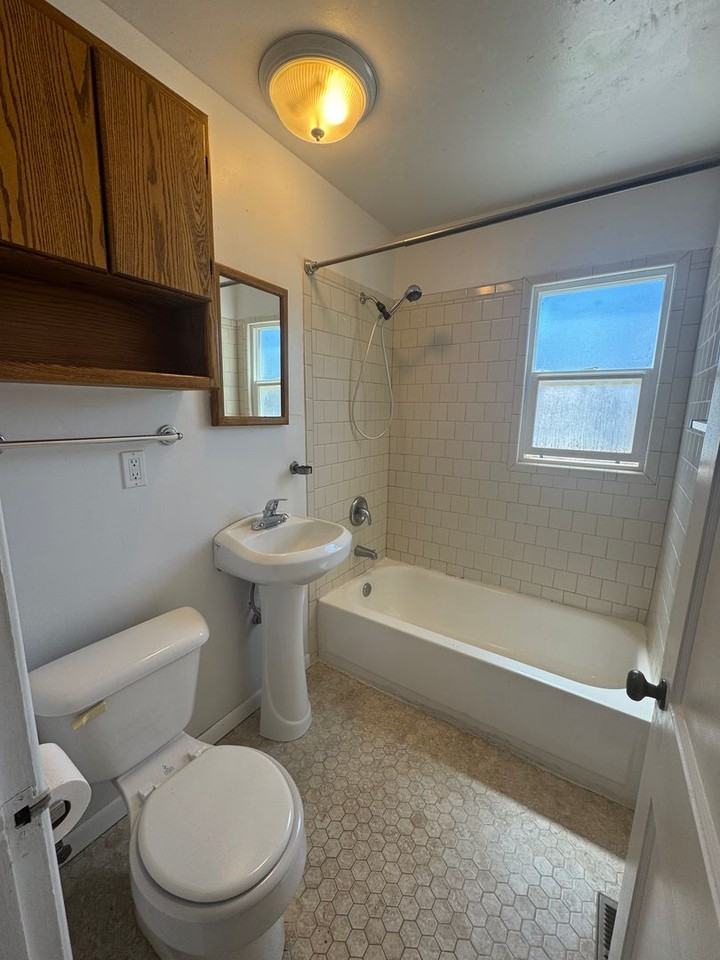 1818 Birch St - Photo 4 of 9
