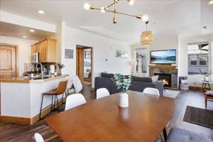 featured image of 1734 Redstone Ave #E