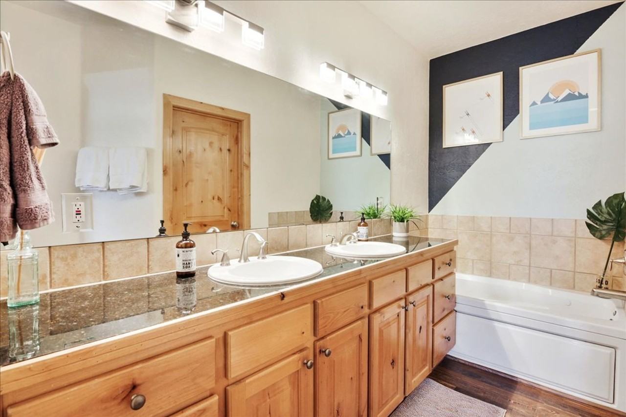 1734 Redstone Ave #E - Photo 4 of 13