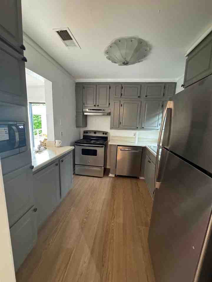 1037 Colvin St - Photo 6 of 9