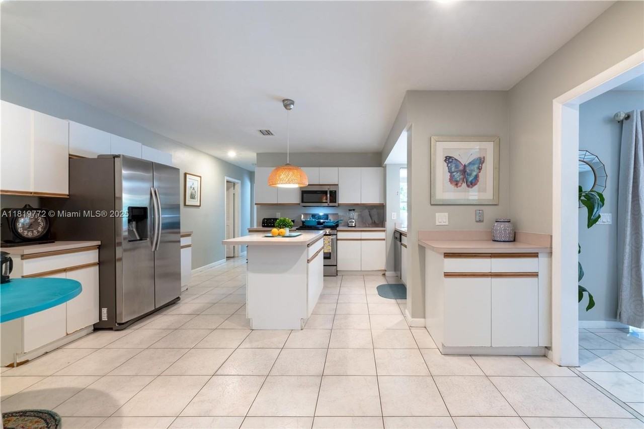 1122 South Rd - Photo 2 of 17