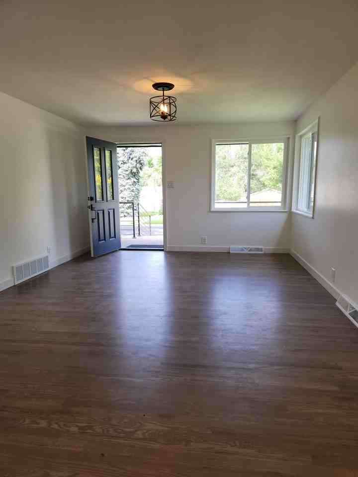 5060 S Fox St - Photo 3 of 31