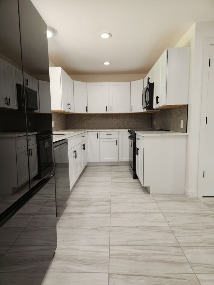 5060 S Fox St - Photo 4 of 31
