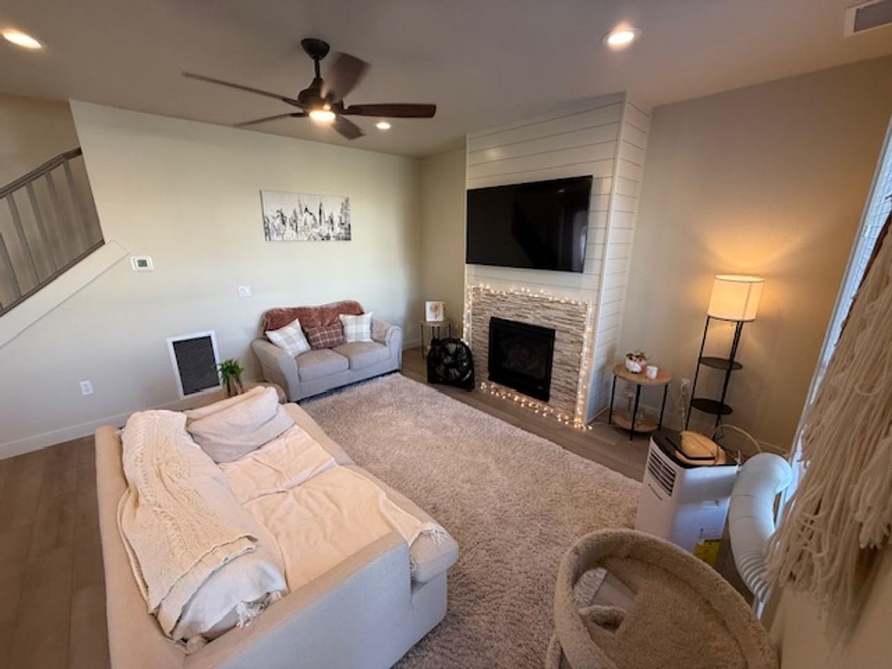 1879 Sw Stanford St - Photo 2 of 22