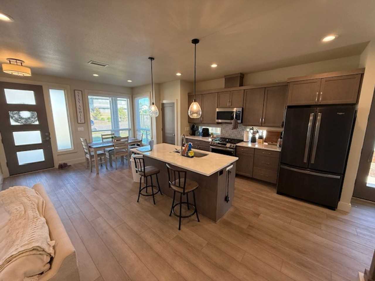 1879 Sw Stanford St - Photo 3 of 22