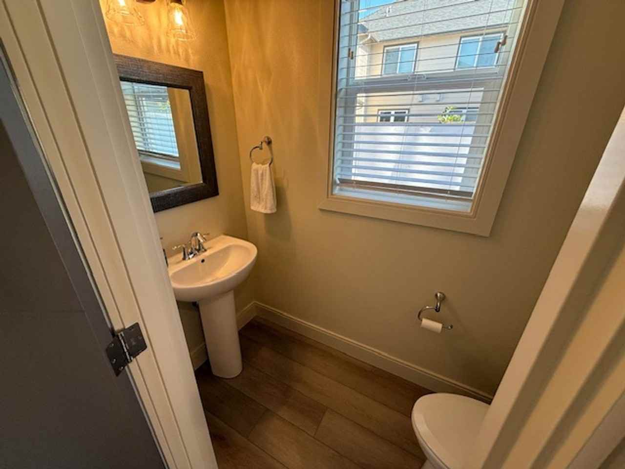 1879 Sw Stanford St - Photo 6 of 22