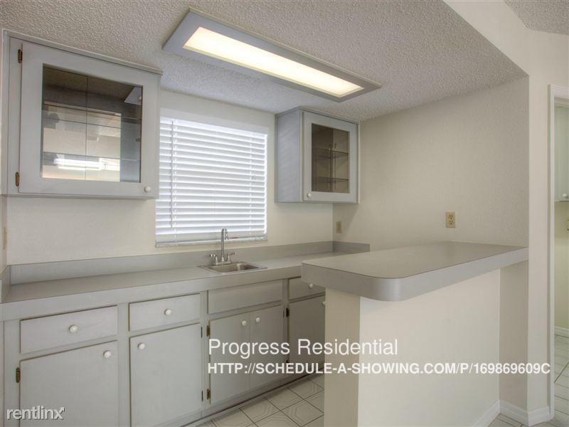 9132 Hawkins Ct - Photo 3 of 10