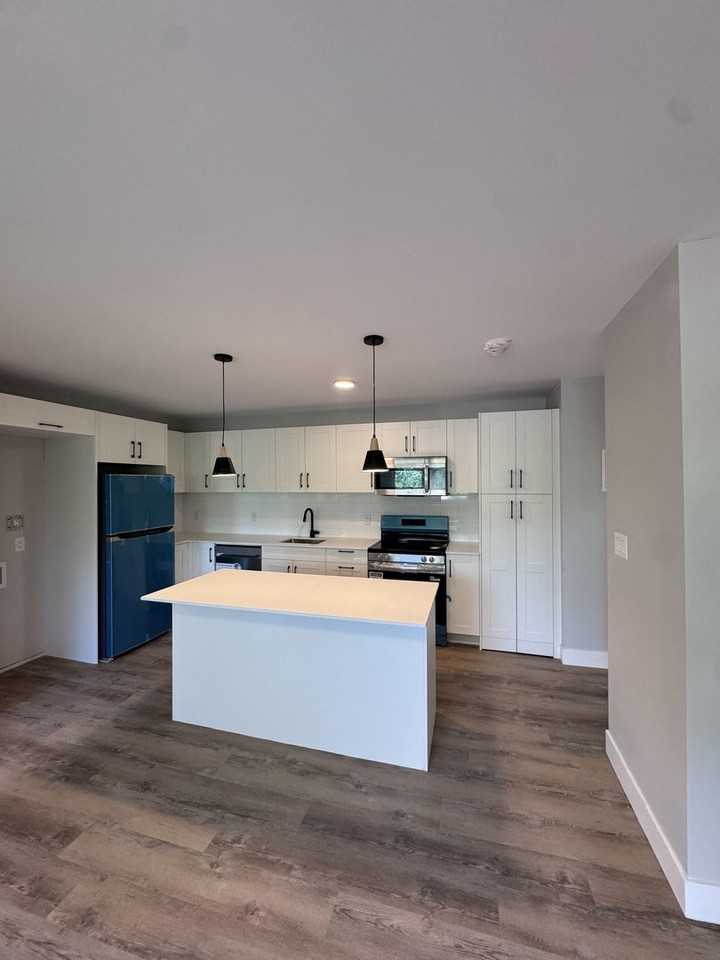 400 Scenic Dr - Photo 2 of 21