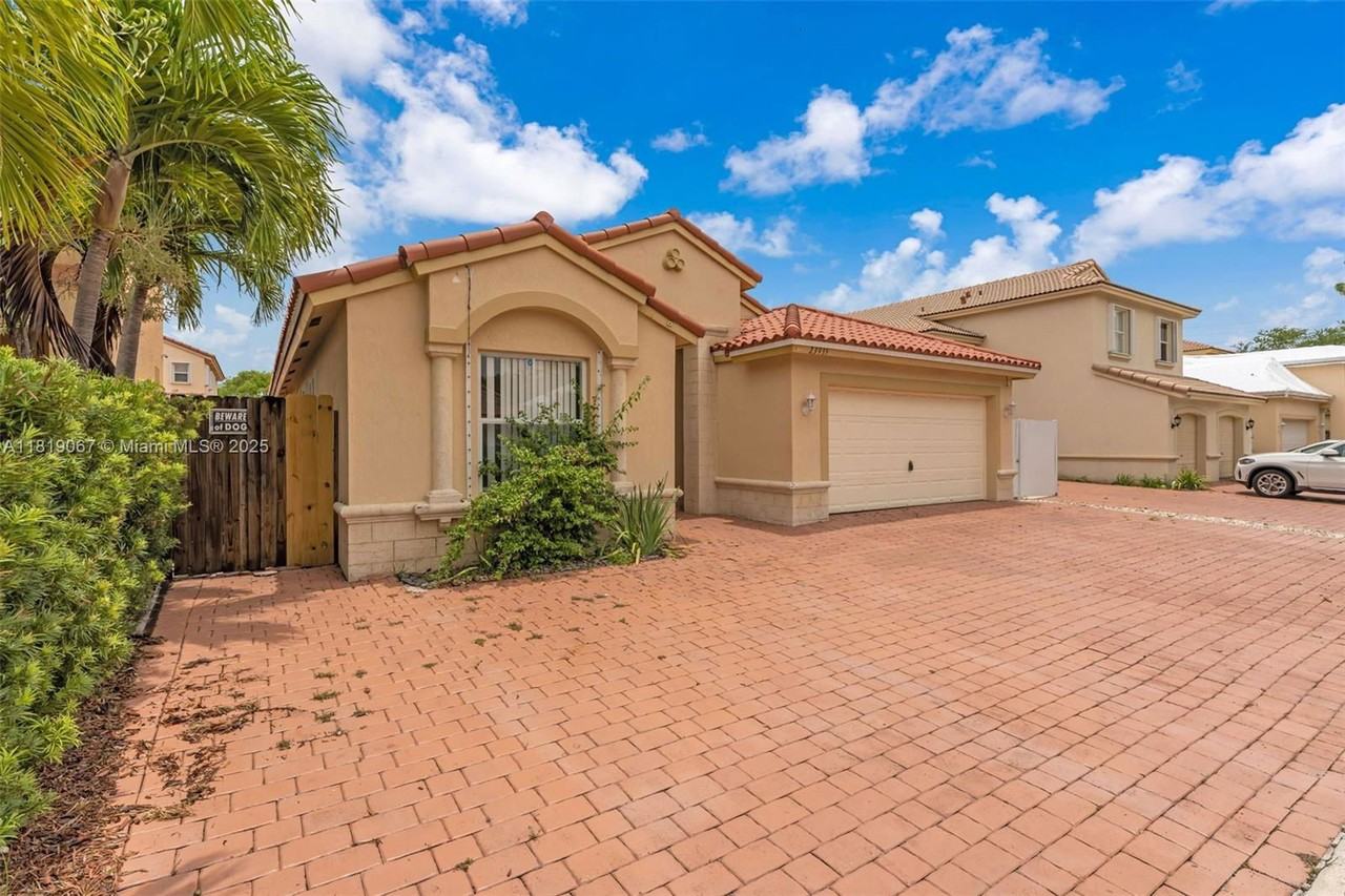 23935 Sw 108th Ave - Photo 2 of 3