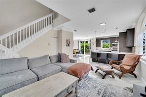 8785 Nw 6th St - Photo 6 of 8