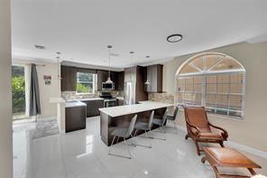 8785 Nw 6th St - Photo 7 of 8