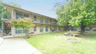 202 E Oak St - Photo 1 of 1