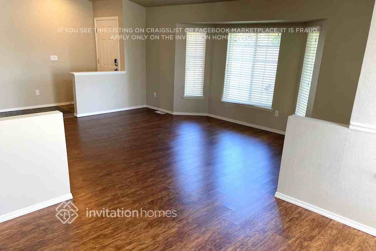 9528 52nd Dr Ne - Photo 2 of 14