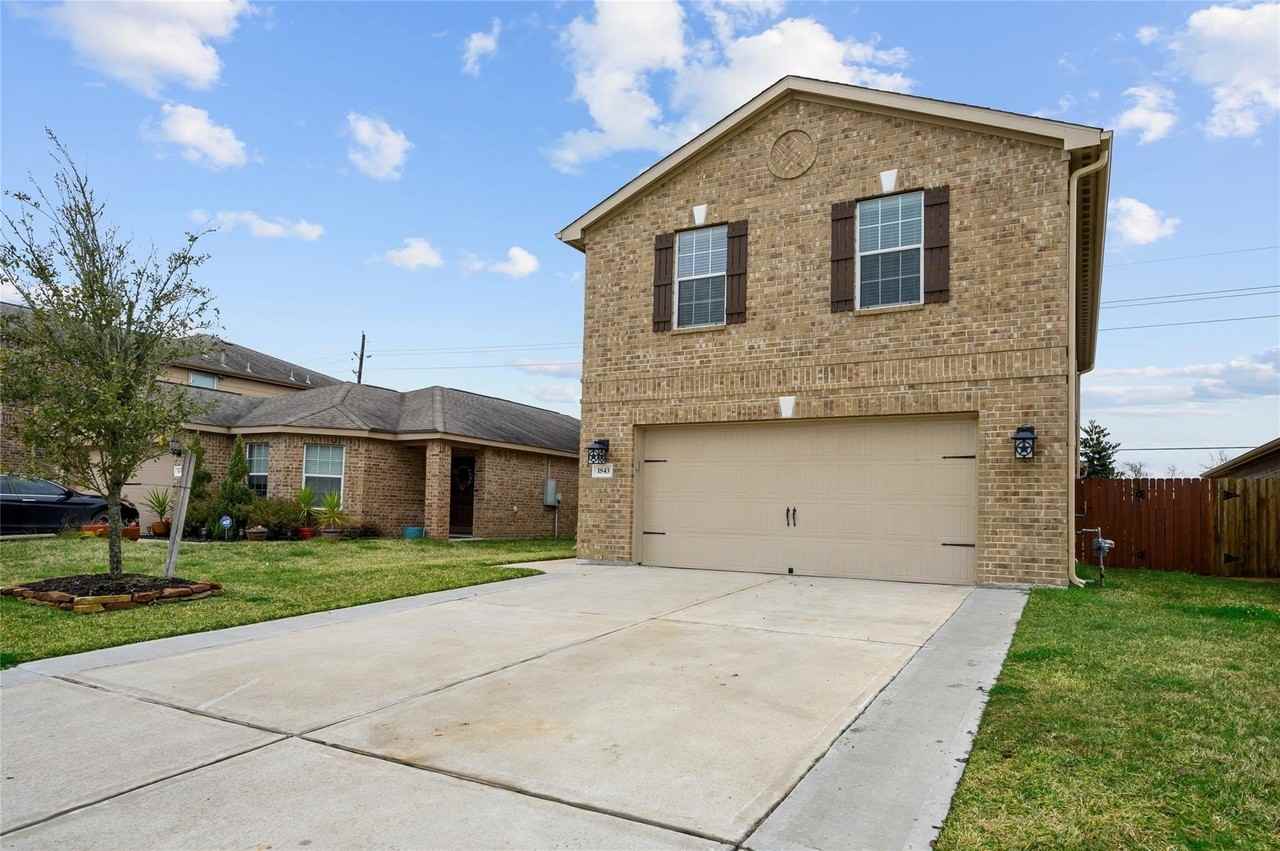 1843 Garnet Breeze Drive - Photo 3 of 46