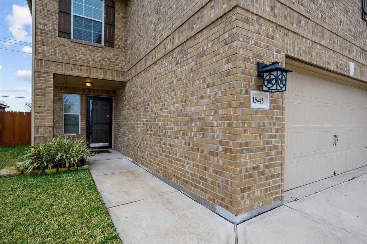 1843 Garnet Breeze Drive - Photo 4 of 46