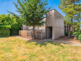 King Manor in Milwaukie - Photo 1 of 1