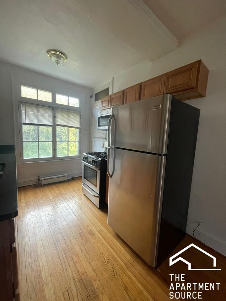 911 Elmwood Ave #E3 - Photo 3 of 22