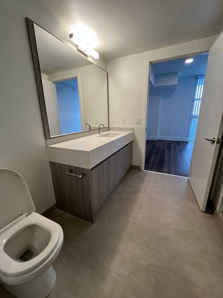 906 East 20th Street #512