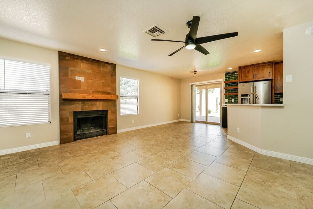 8892 N Lessing Ct - Photo 5 of 17
