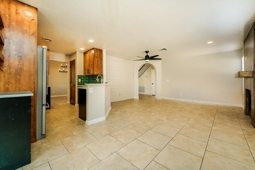 8892 N Lessing Ct - Photo 7 of 17