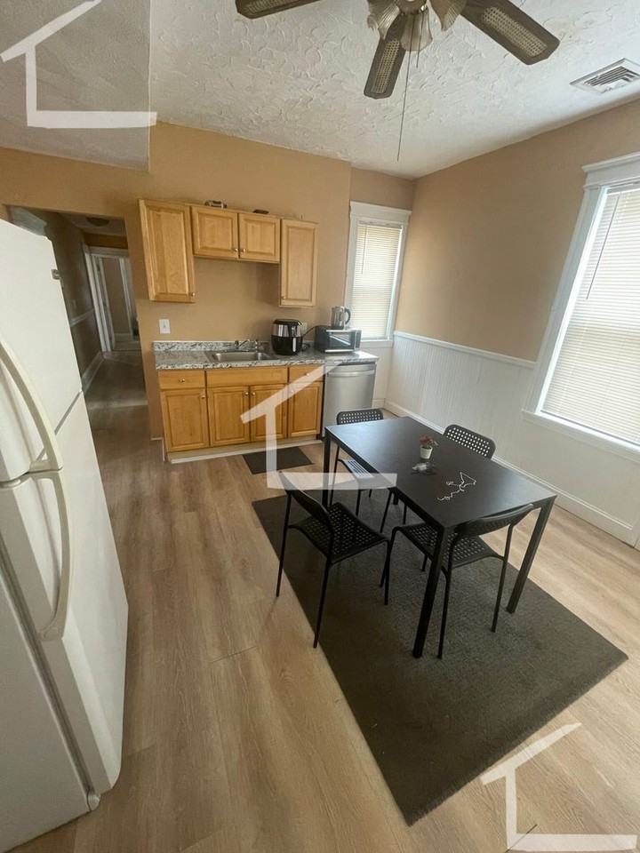 279 Broadway - Photo 2 of 6