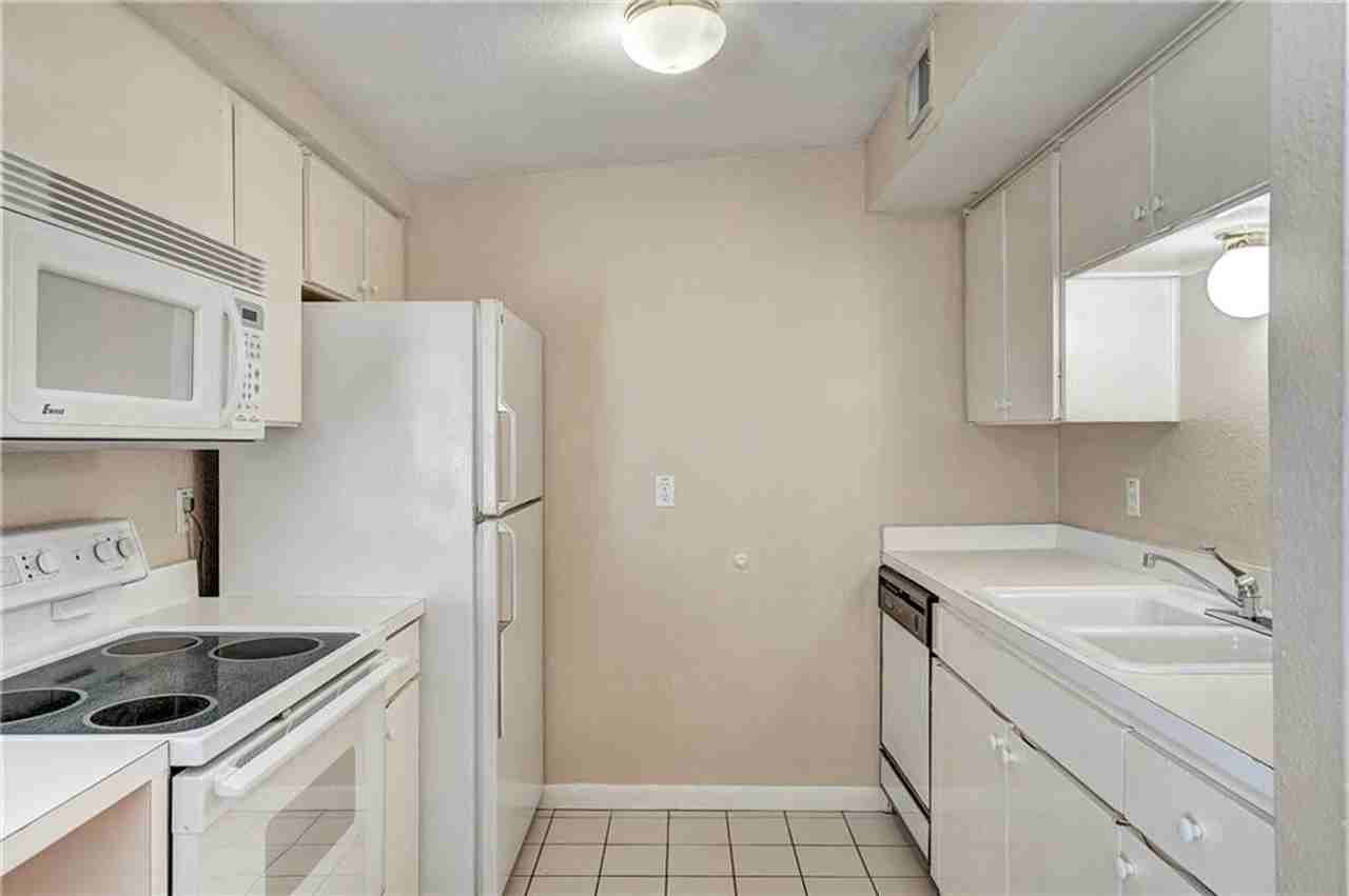 2408 Longview St #208 - Photo 6 of 13