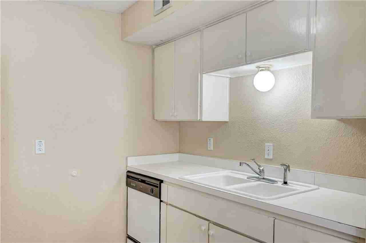 2408 Longview St #208 - Photo 7 of 13