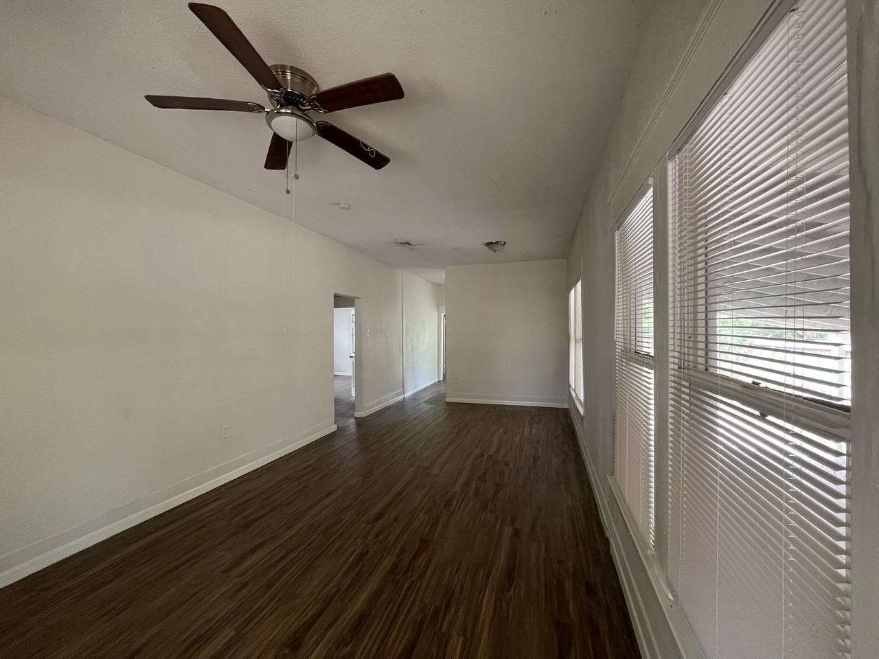 1004 Illinois St - Photo 2 of 13