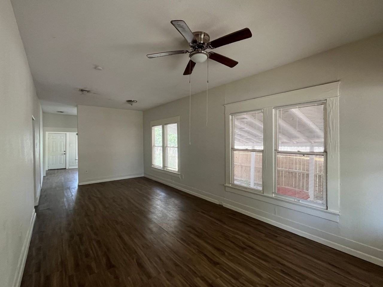 1004 Illinois St - Photo 3 of 13