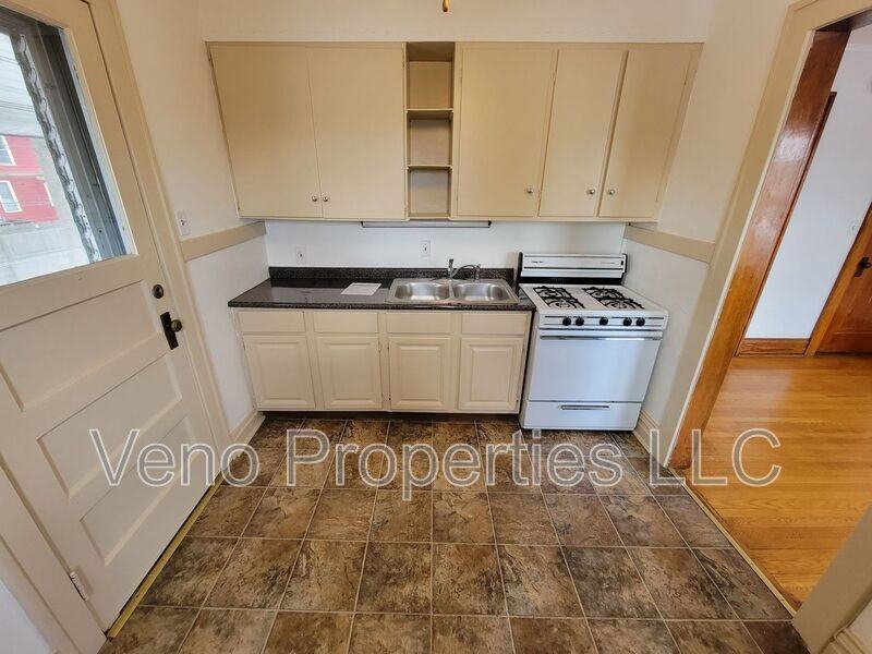 800 Chestnut St #2 - Photo 3 of 20