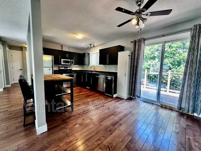 851 Rutland Rd S - Photo 2 of 36