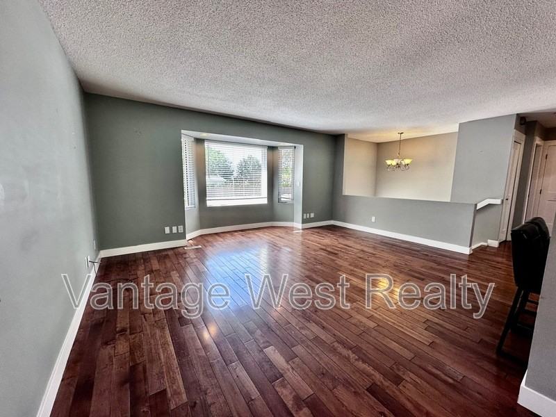 851 Rutland Rd S - Photo 3 of 36