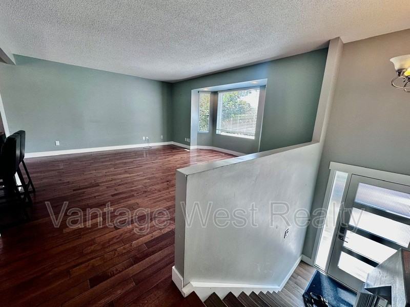 851 Rutland Rd S - Photo 6 of 36