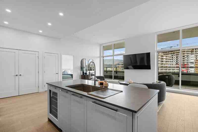 3389 Lakeshore Rd #603 - Photo 5 of 31