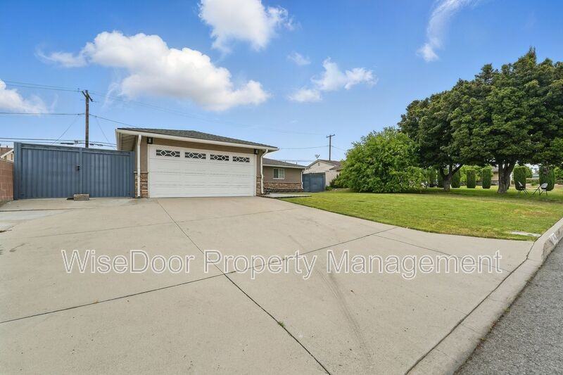 387 E Nubia St - Photo 4 of 39