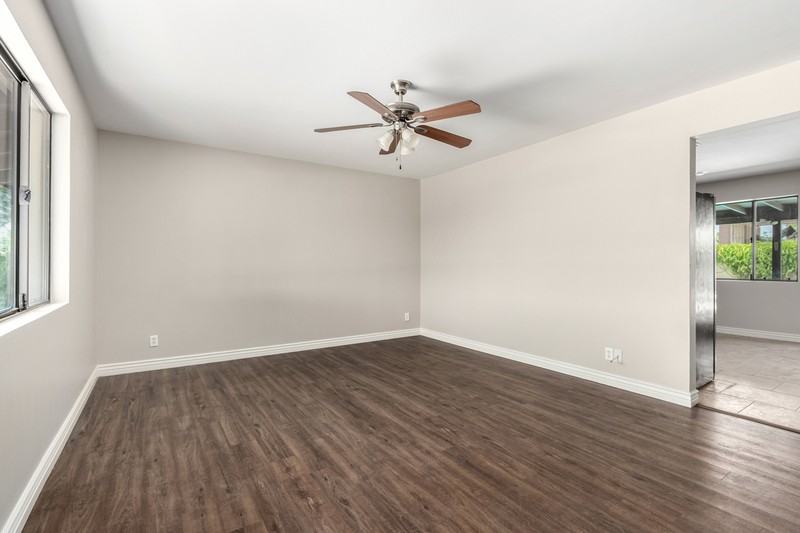 352 E Beatryce St - Photo 7 of 30
