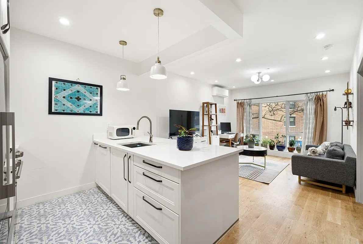 766 Decatur St - Photo 2 of 9