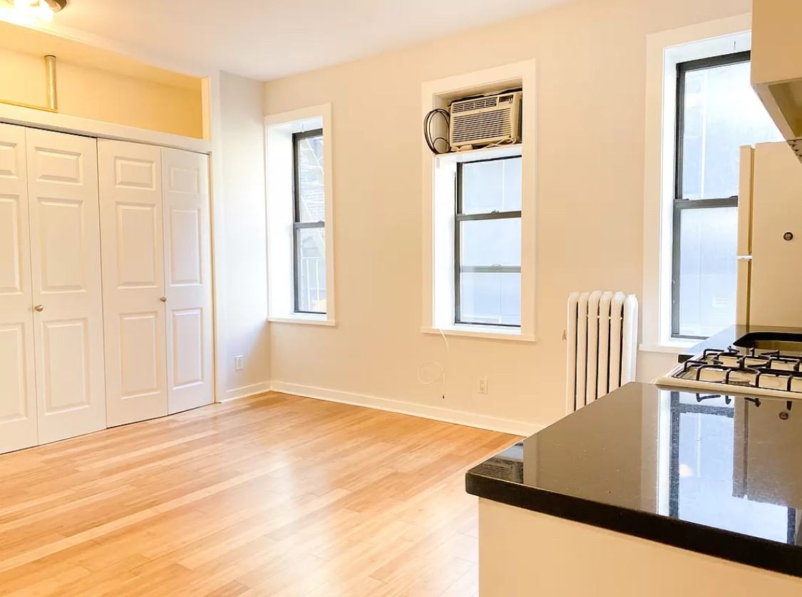 411 W 44Th St - Photo 2 of 10