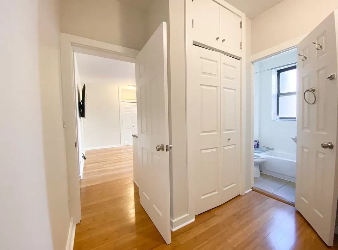 411 W 44Th St - Photo 3 of 10