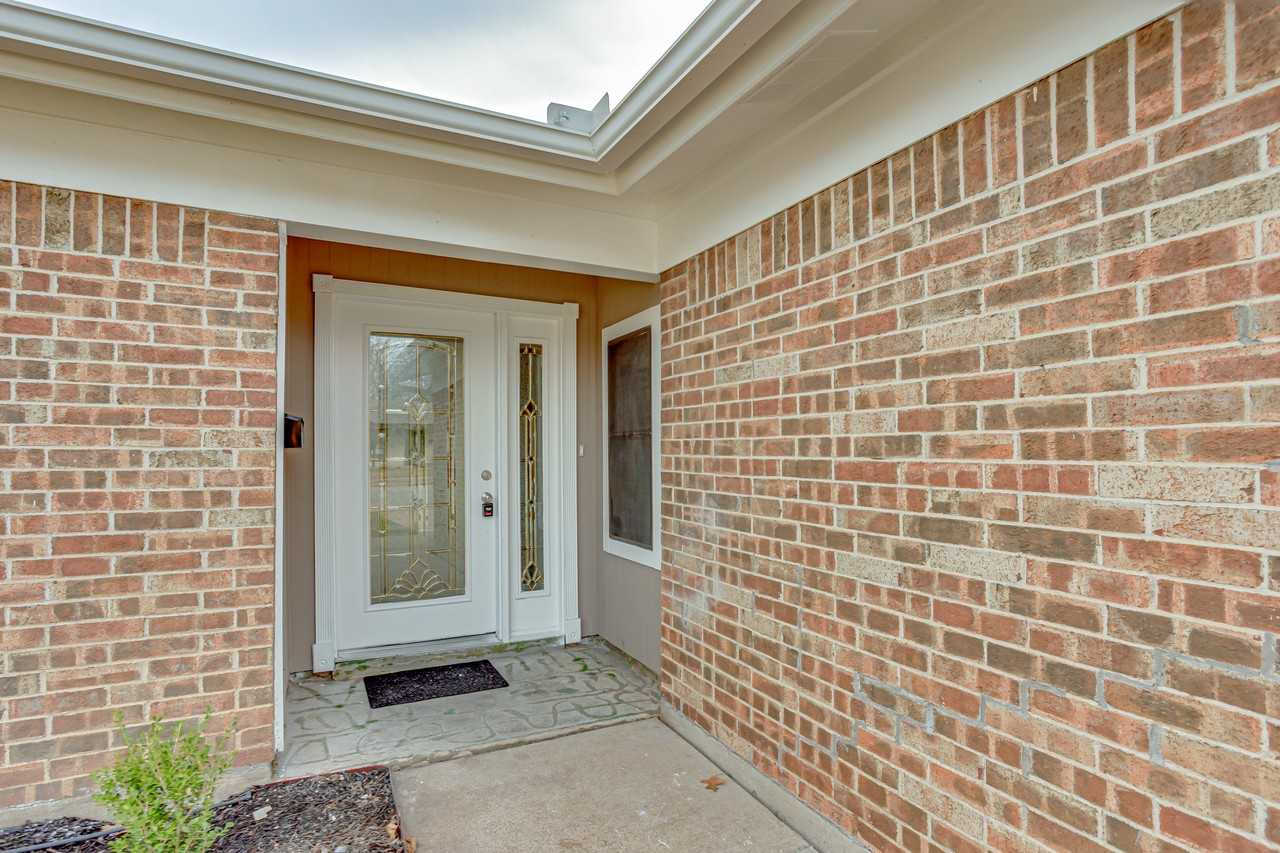 524 Wallace Dr - Photo 3 of 33