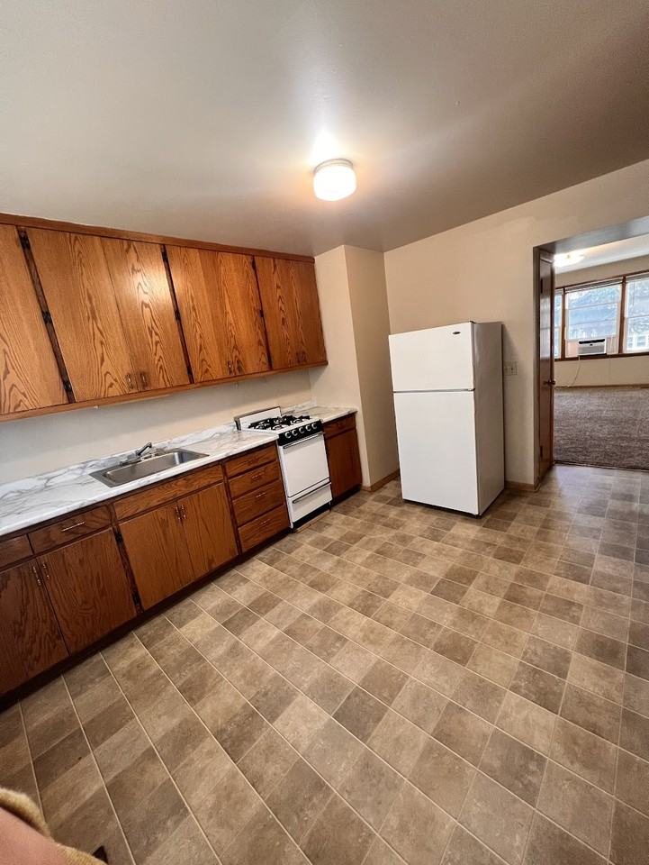 413 18th St W #3 - Photo 2 of 7