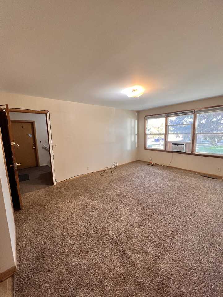 413 18th St W #3 - Photo 4 of 7