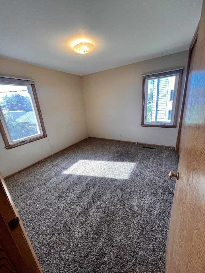 413 18th St W #3 - Photo 6 of 7