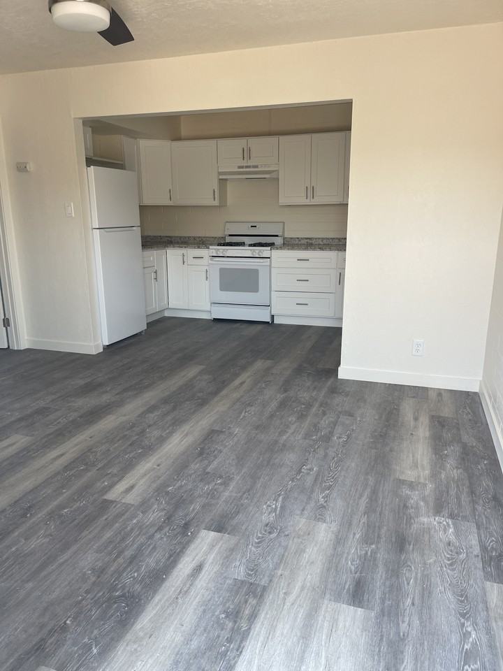 833 W 1st St #A - Photo 3 of 15