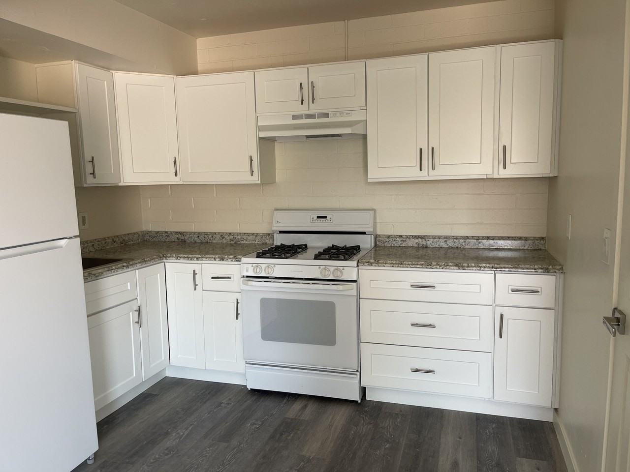 833 W 1st St #A - Photo 5 of 15