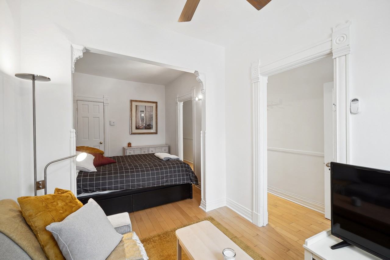 5499 4e Avenue - Photo 2 of 13