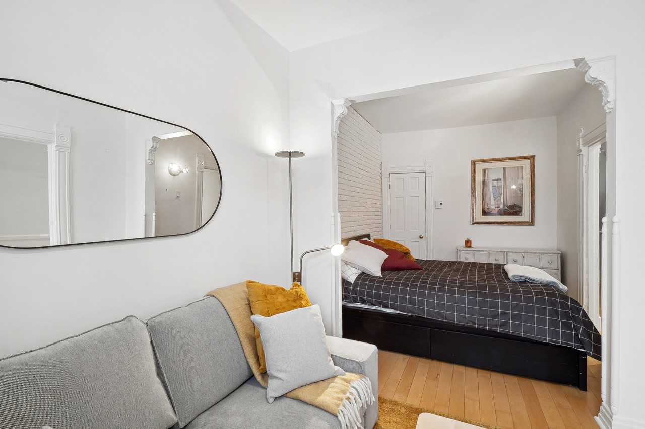 5499 4e Avenue - Photo 3 of 13